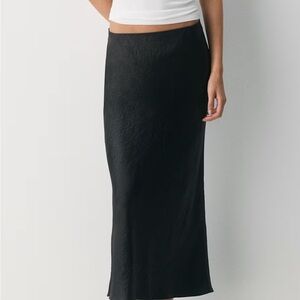 Aritzia Elegant Black Pencil Skirt